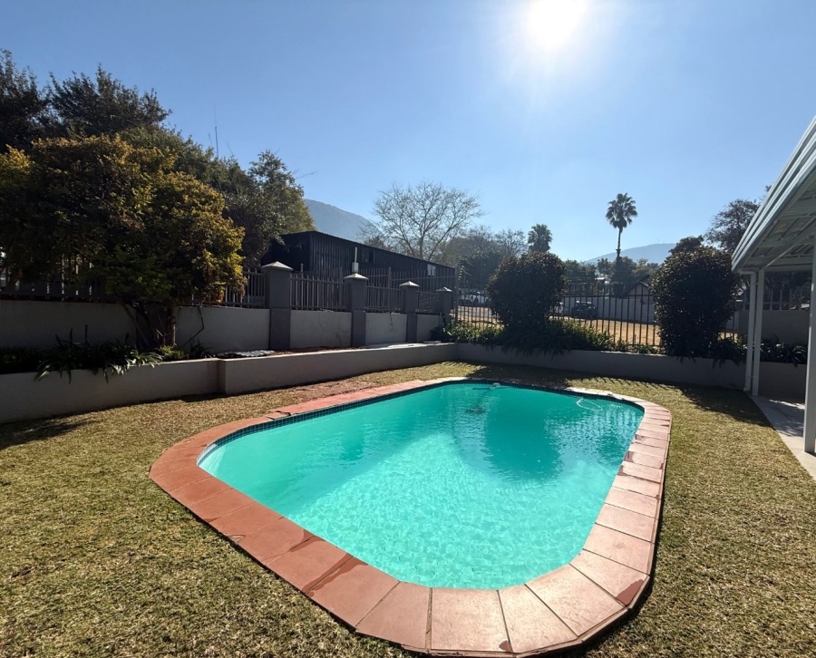 6 Bedroom Property for Sale in Schoemansville North West